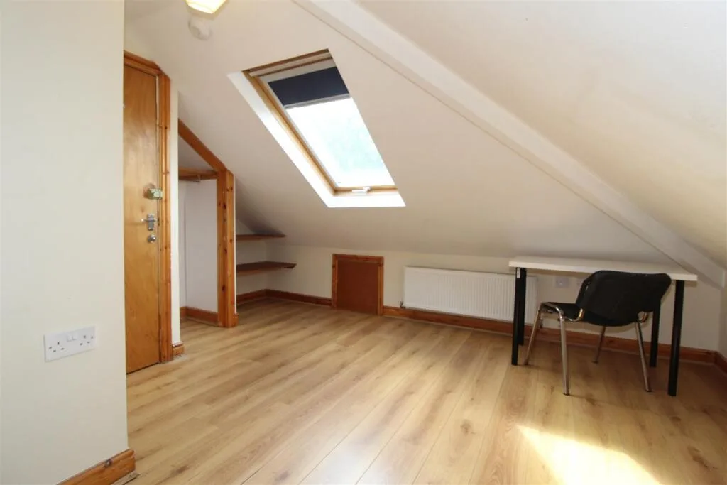 4 bedroom semi-detached house for rent