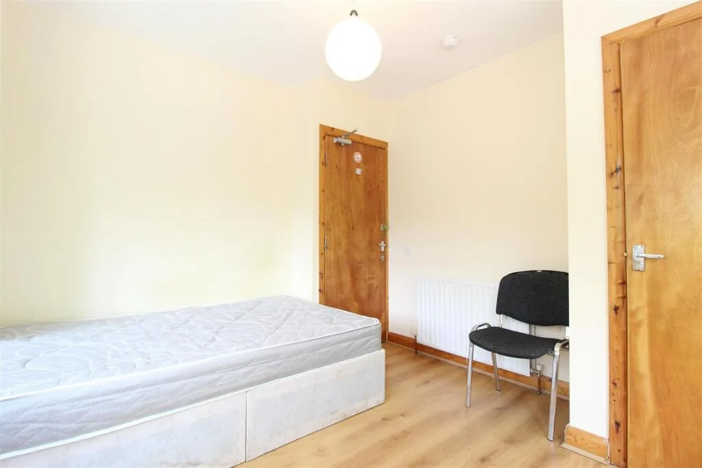4 bedroom semi-detached house for rent