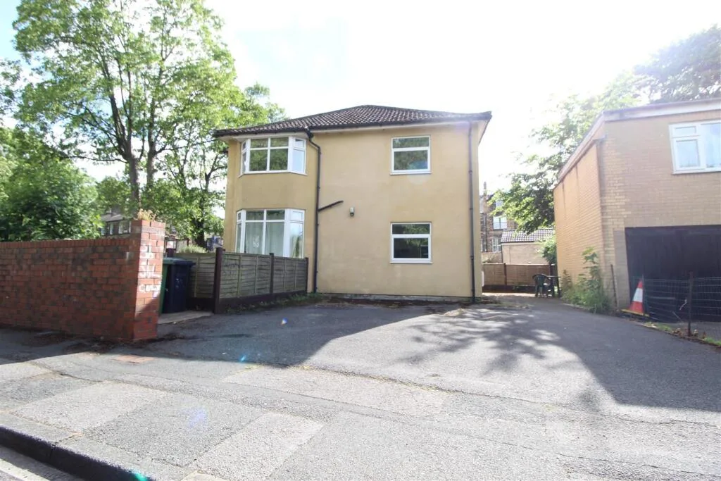 4 bedroom semi-detached house for rent