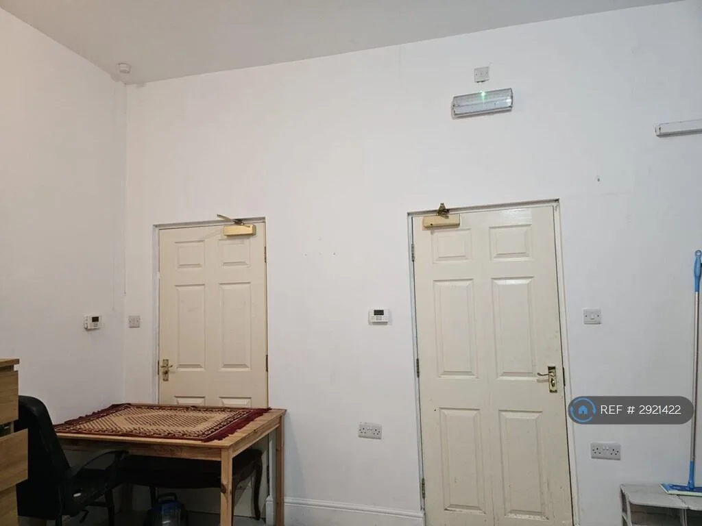 1 bedroom house share for rent