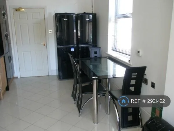 1 bedroom house share for rent