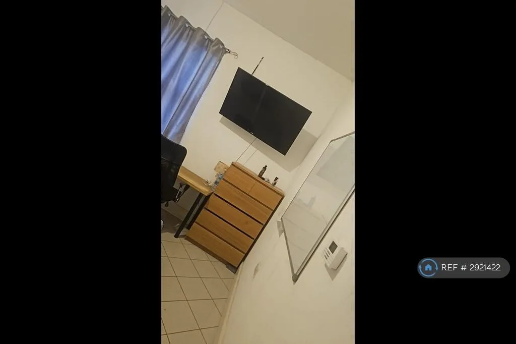 1 bedroom house share for rent