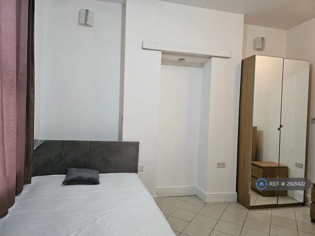 1 bedroom house share for rent