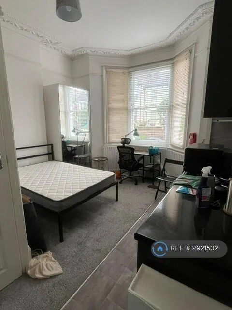 1 bedroom house share for rent
