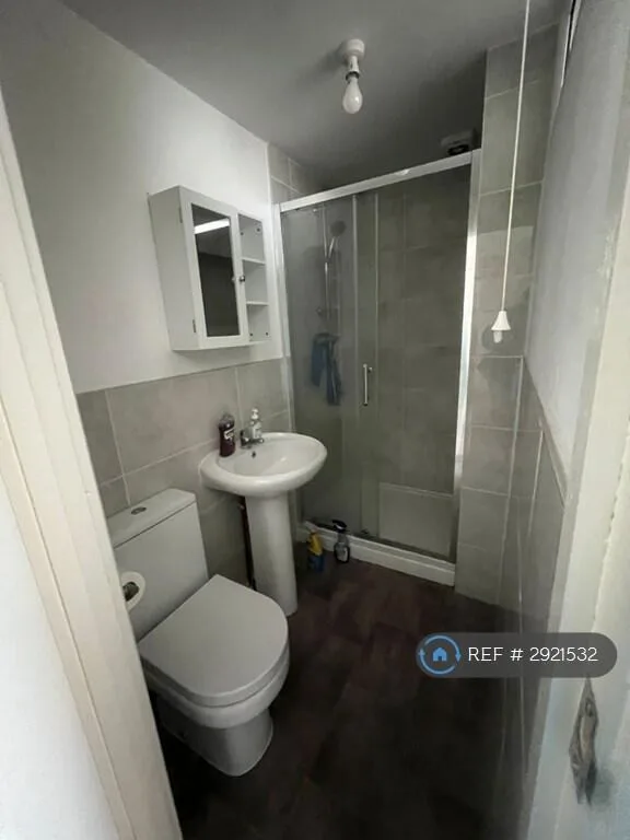 1 bedroom house share for rent