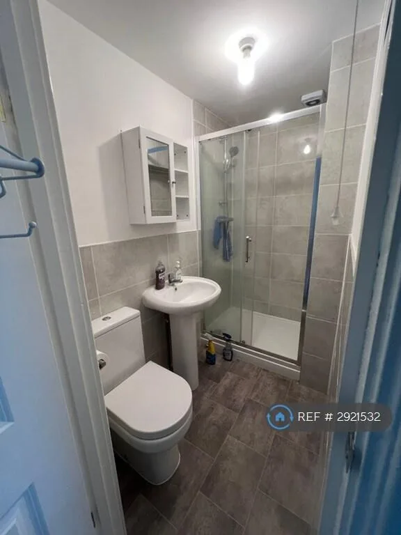 1 bedroom house share for rent