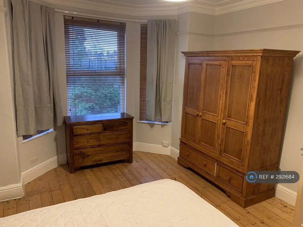 4 bedroom semi-detached house for rent