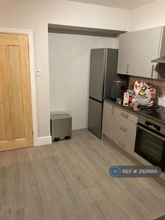4 bedroom semi-detached house for rent