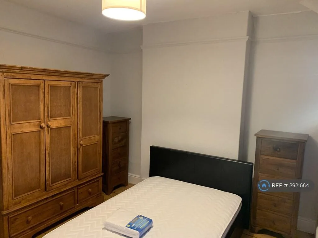 4 bedroom semi-detached house for rent