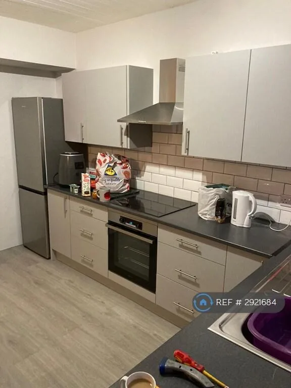4 bedroom semi-detached house for rent