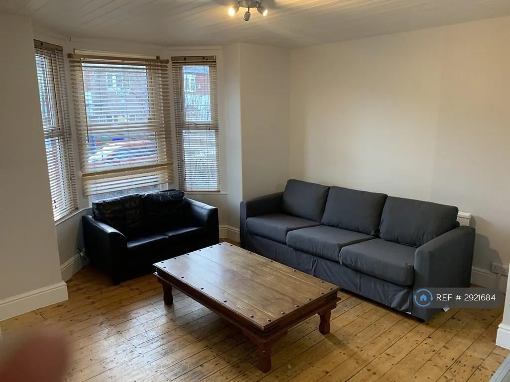 4 bedroom semi-detached house for rent