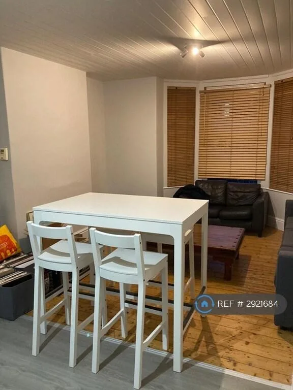 4 bedroom semi-detached house for rent
