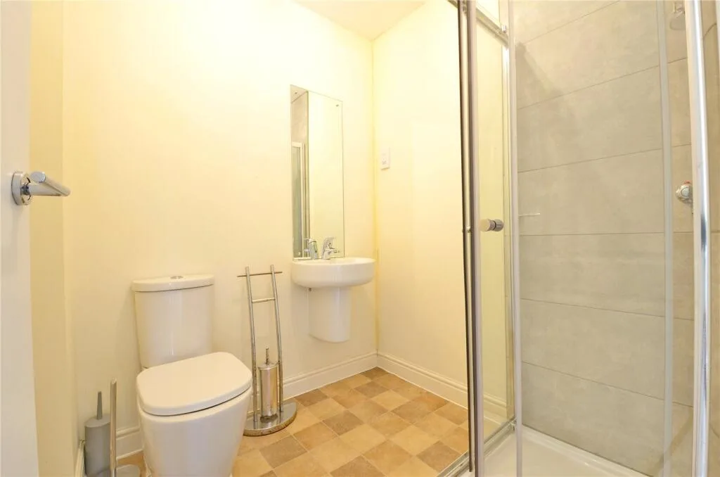 1 bedroom house share for rent