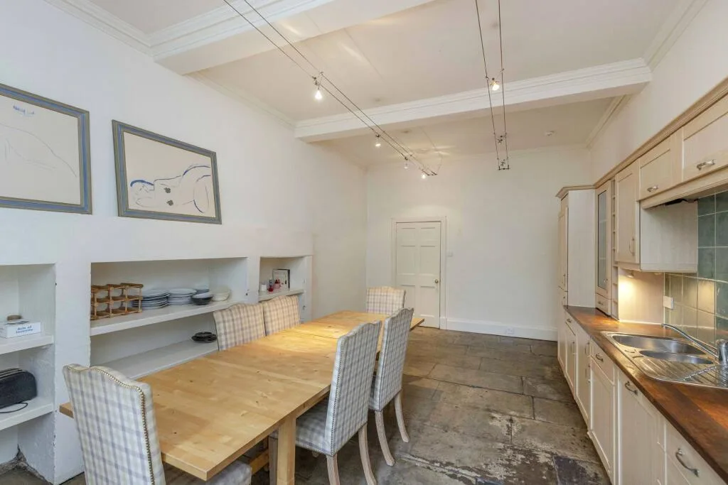 4 bedroom apartment for rent