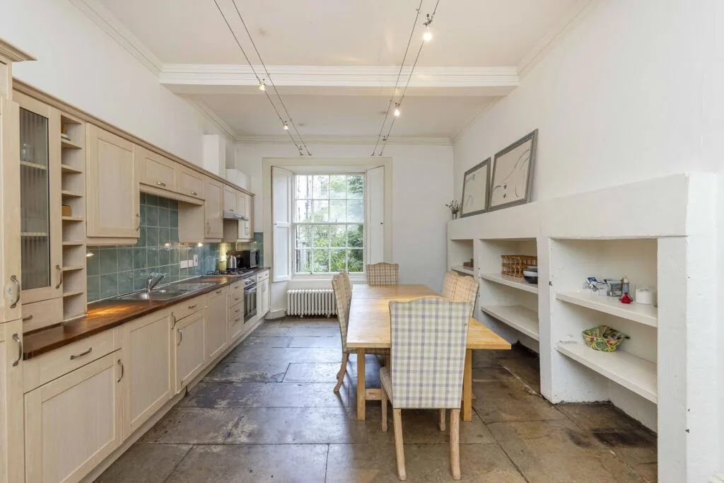 4 bedroom apartment for rent