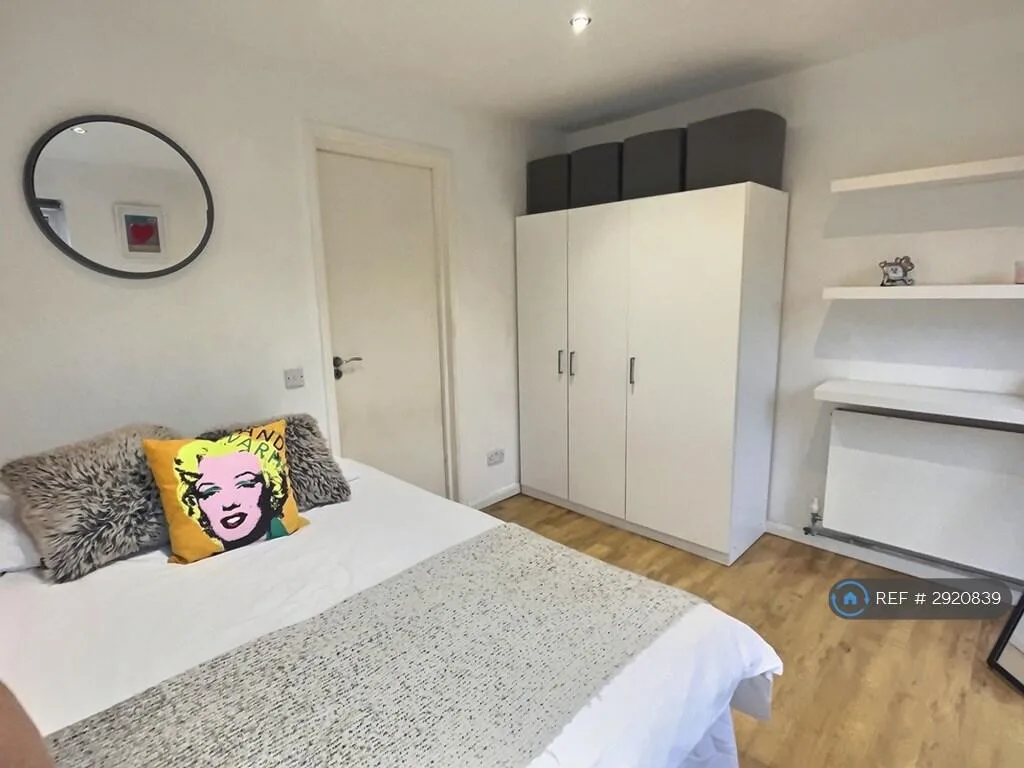 1 bedroom house share for rent