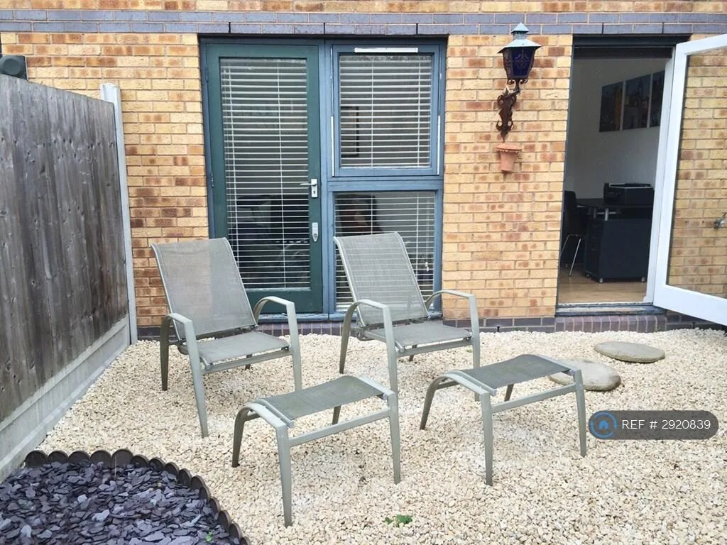 1 bedroom house share for rent