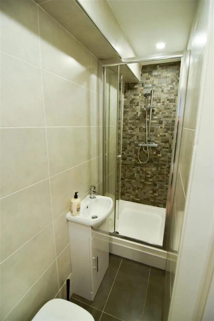 1 bedroom house share for rent