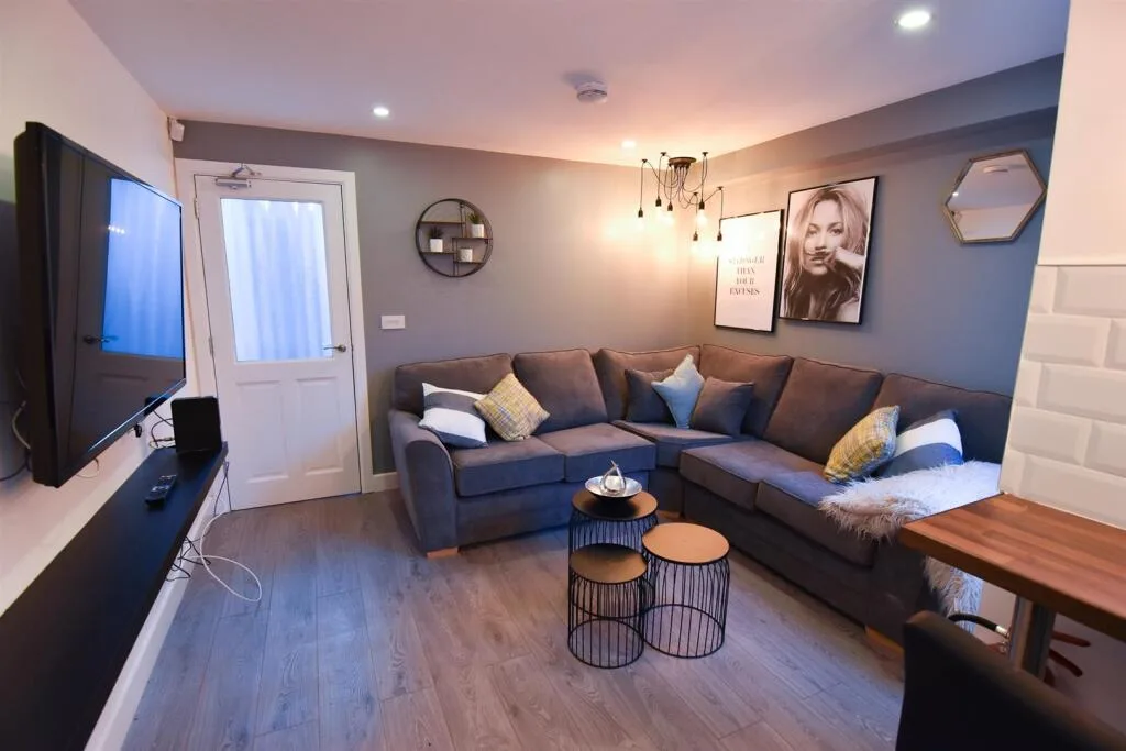 1 bedroom house share for rent