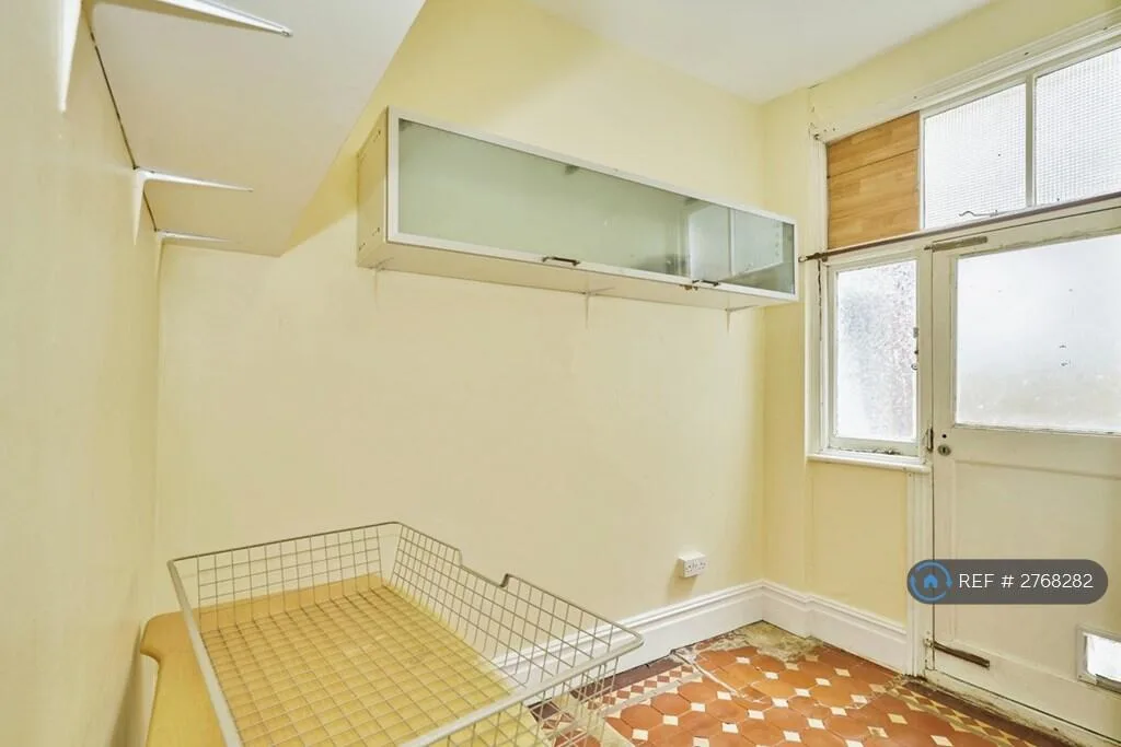 1 bedroom house share for rent
