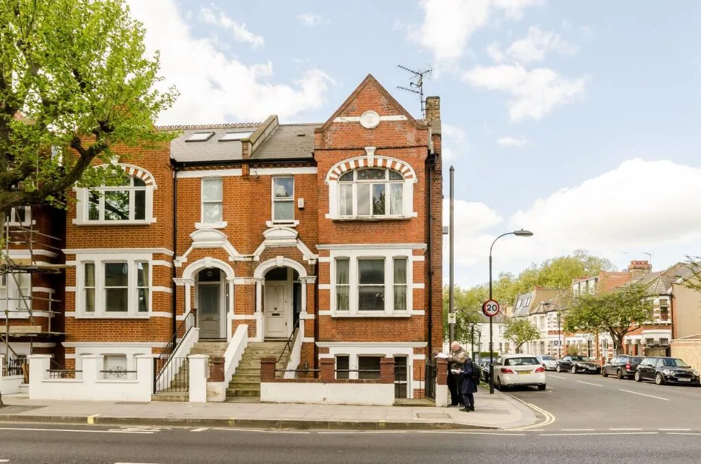 3 bedroom maisonette for rent