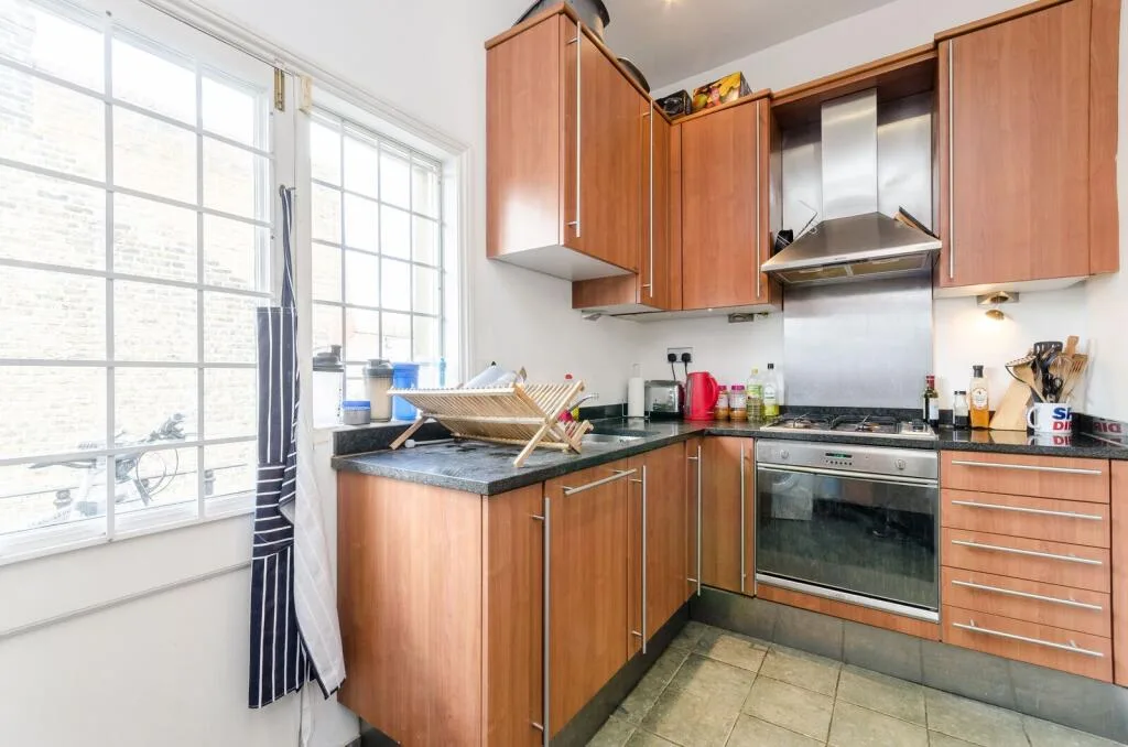3 bedroom maisonette for rent