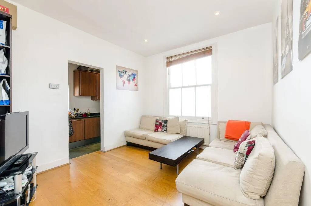 3 bedroom maisonette for rent