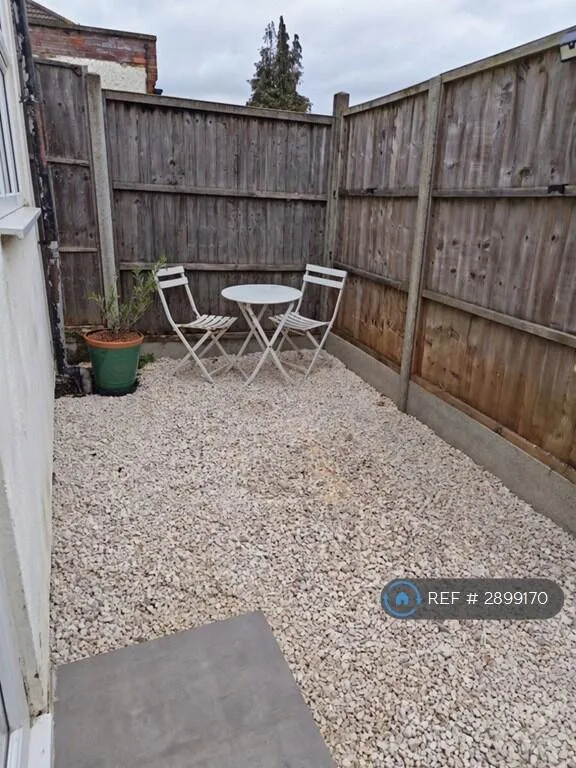 1 bedroom house share for rent
