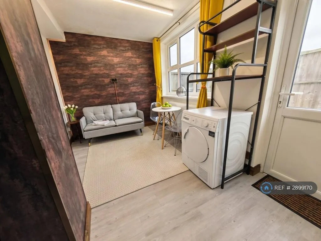 1 bedroom house share for rent
