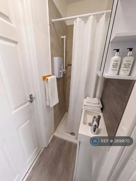 1 bedroom house share for rent