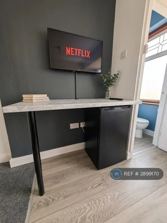 1 bedroom house share for rent