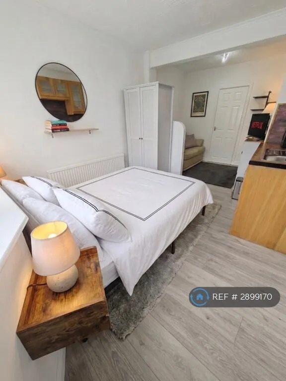 1 bedroom house share for rent