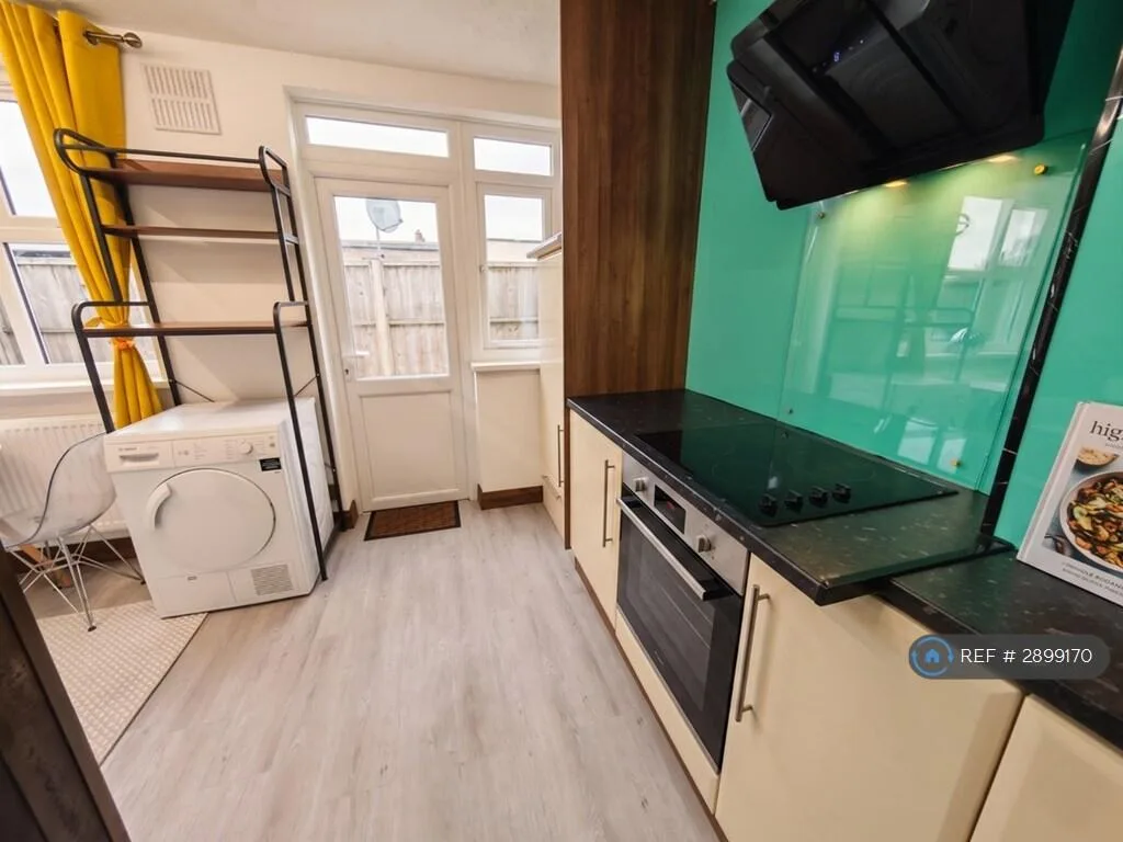 1 bedroom house share for rent