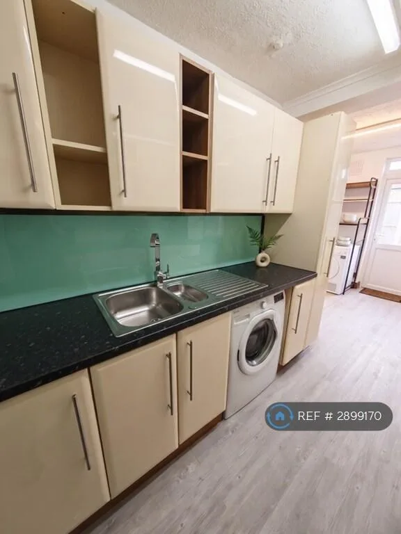 1 bedroom house share for rent