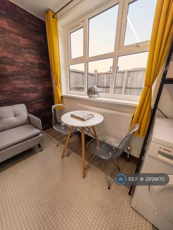 1 bedroom house share for rent
