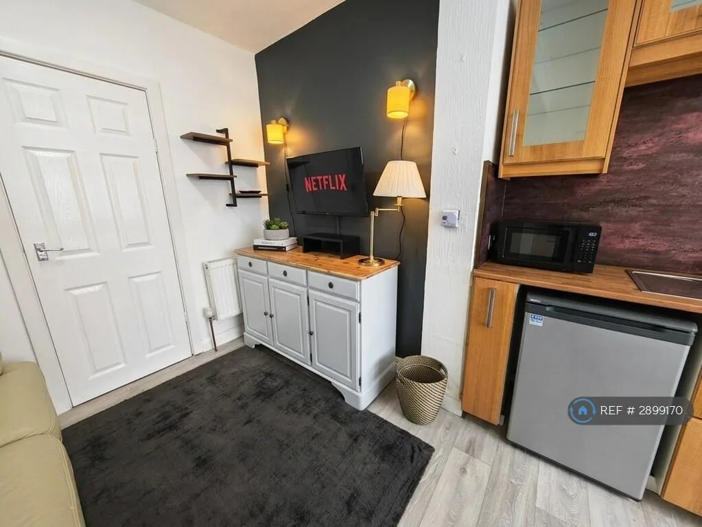 1 bedroom house share for rent