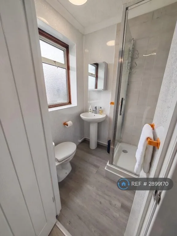 1 bedroom house share for rent