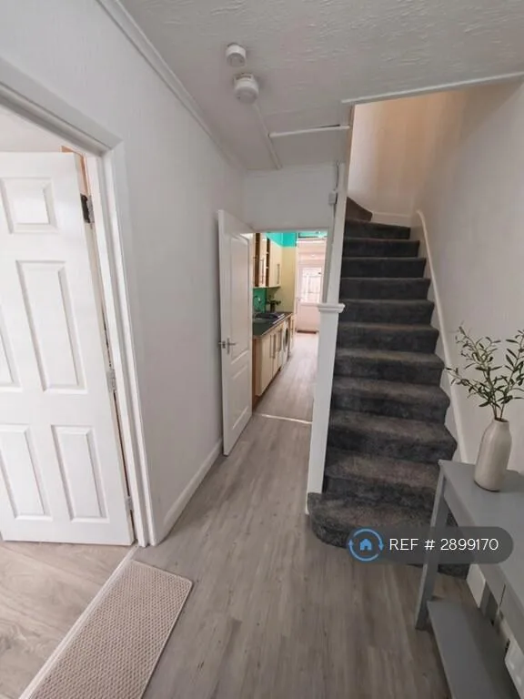1 bedroom house share for rent