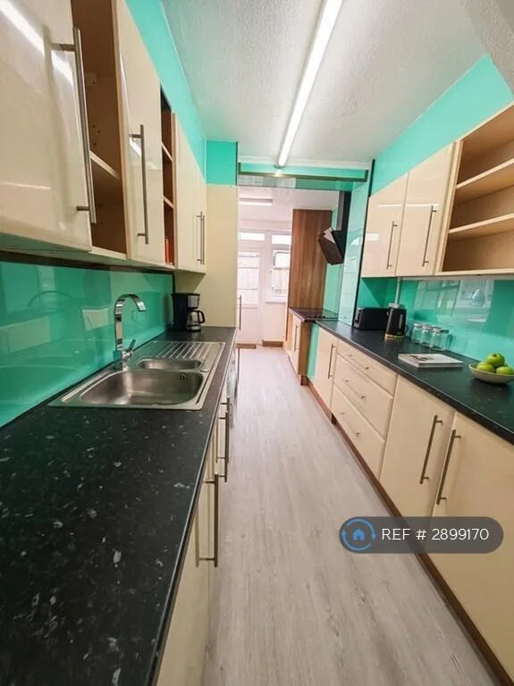 1 bedroom house share for rent