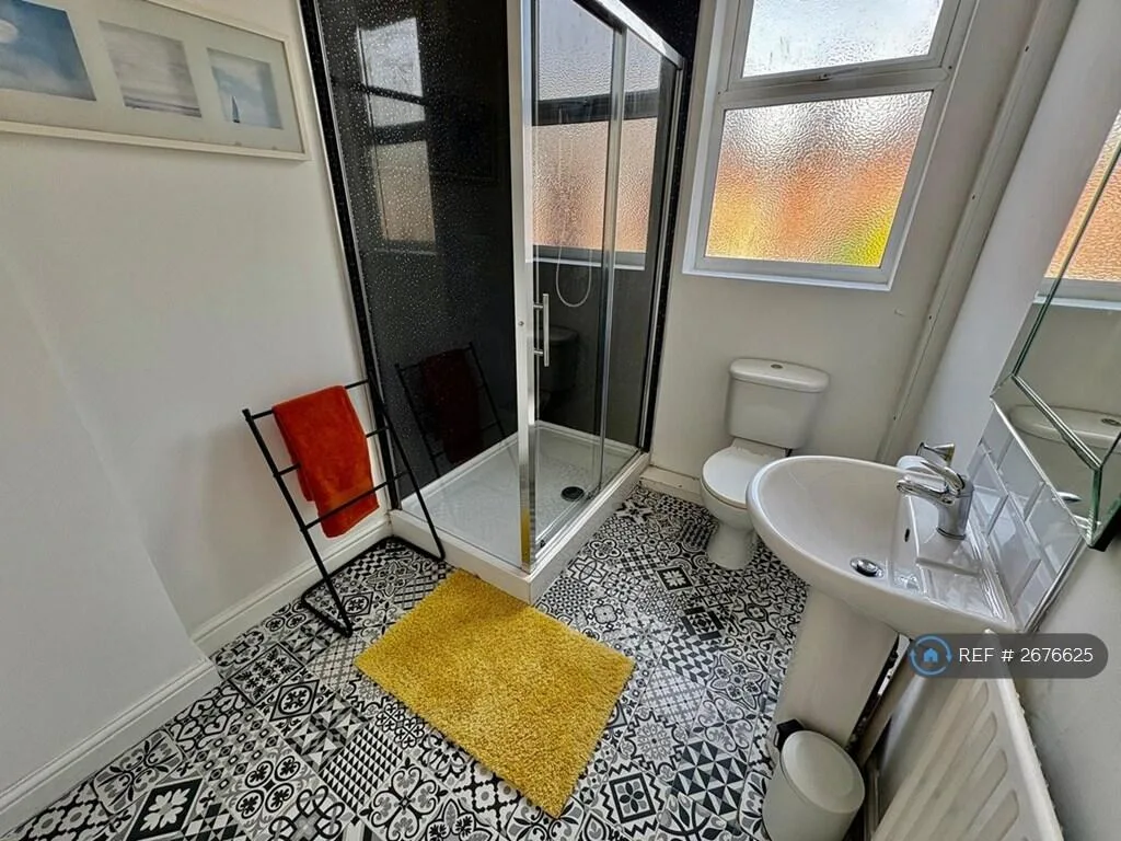 1 bedroom house share for rent