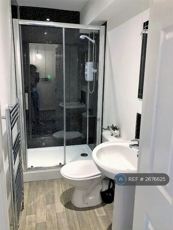 1 bedroom house share for rent