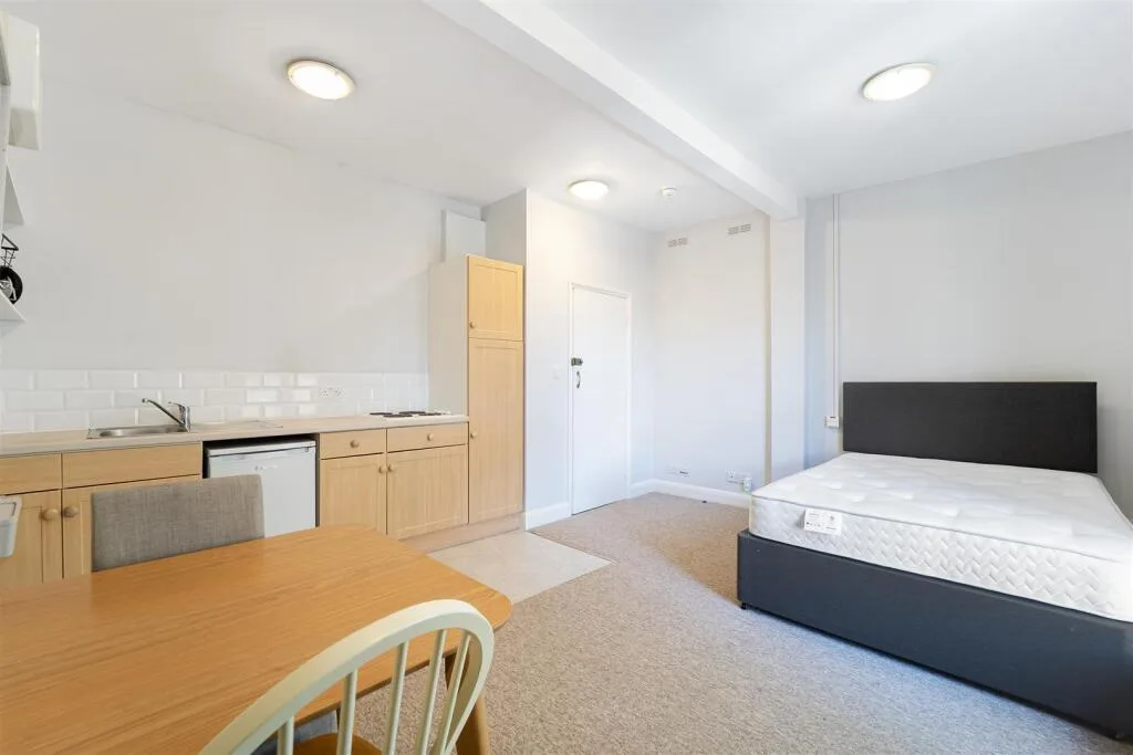 Studio flat for rent