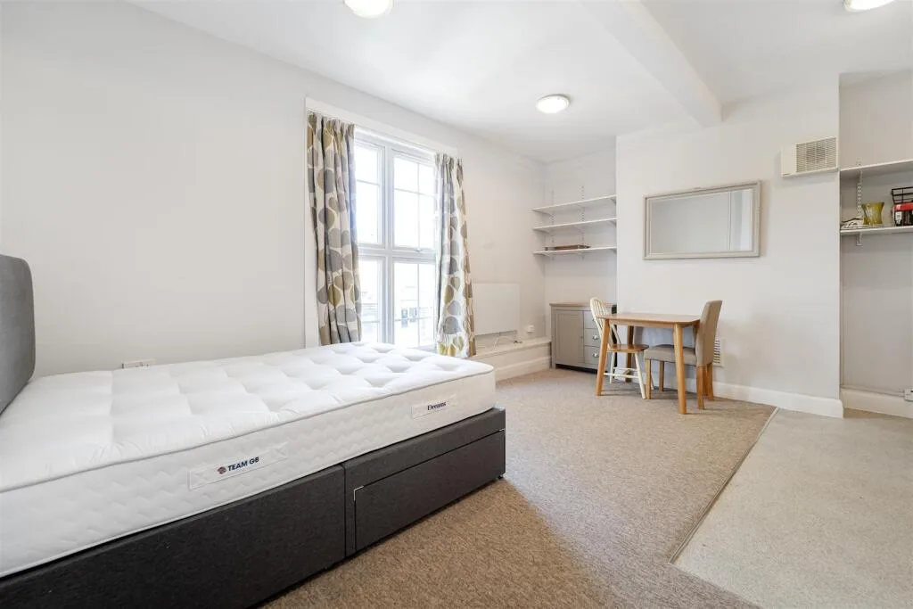 Studio flat for rent