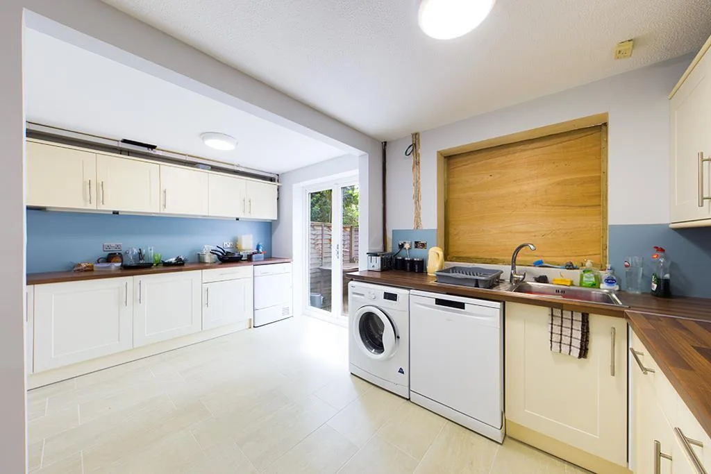 1 bedroom house share for rent
