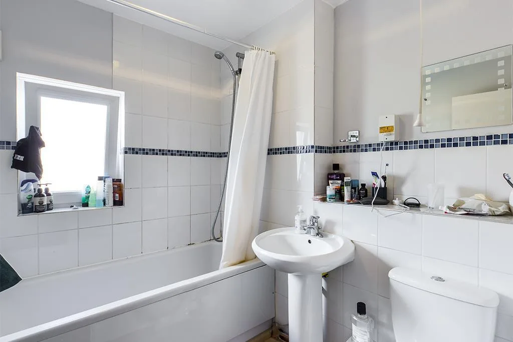 1 bedroom house share for rent