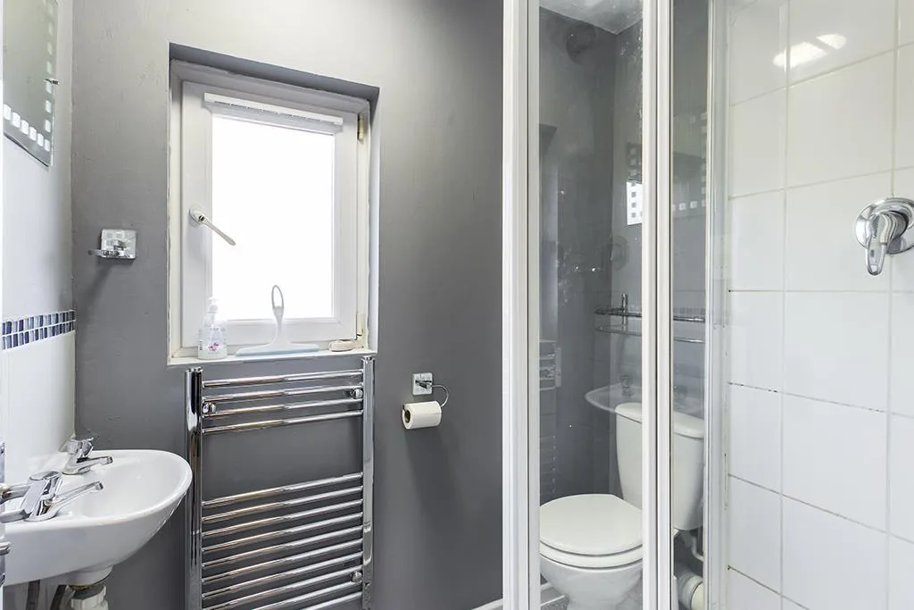 1 bedroom house share for rent