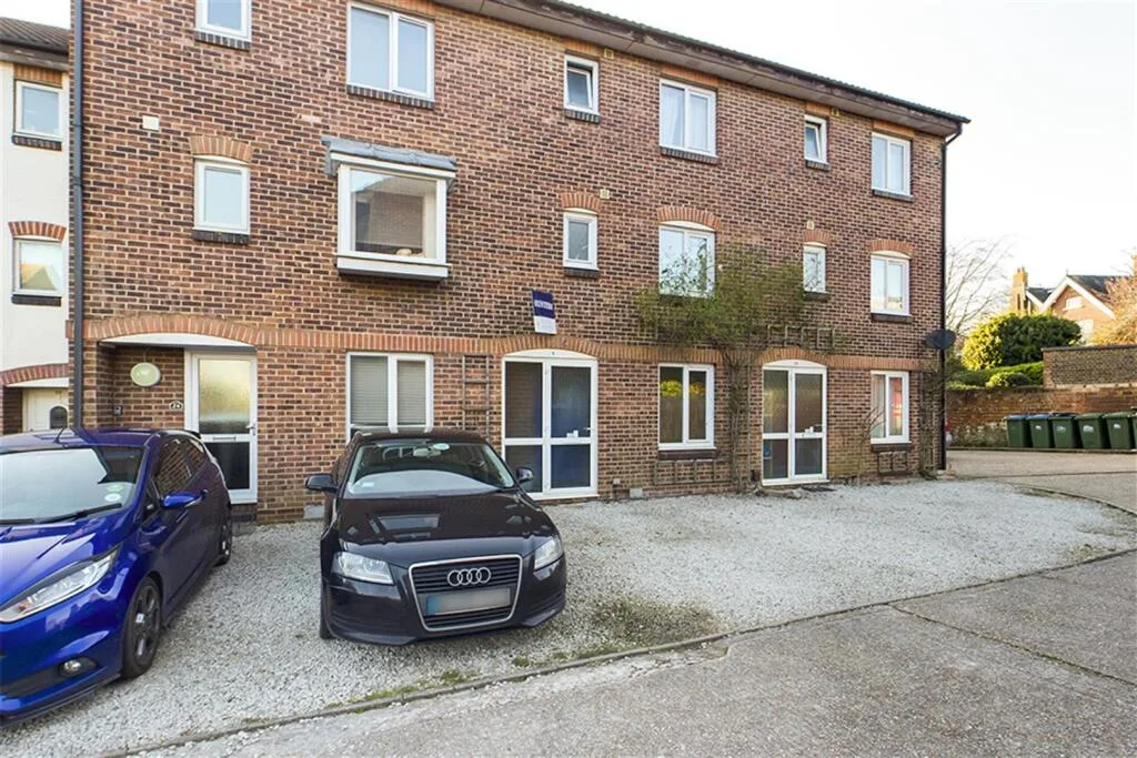 1 bedroom house share for rent