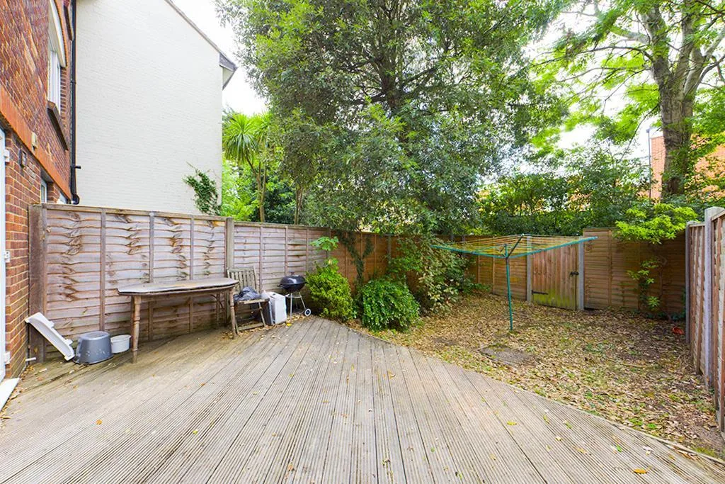 1 bedroom house share for rent