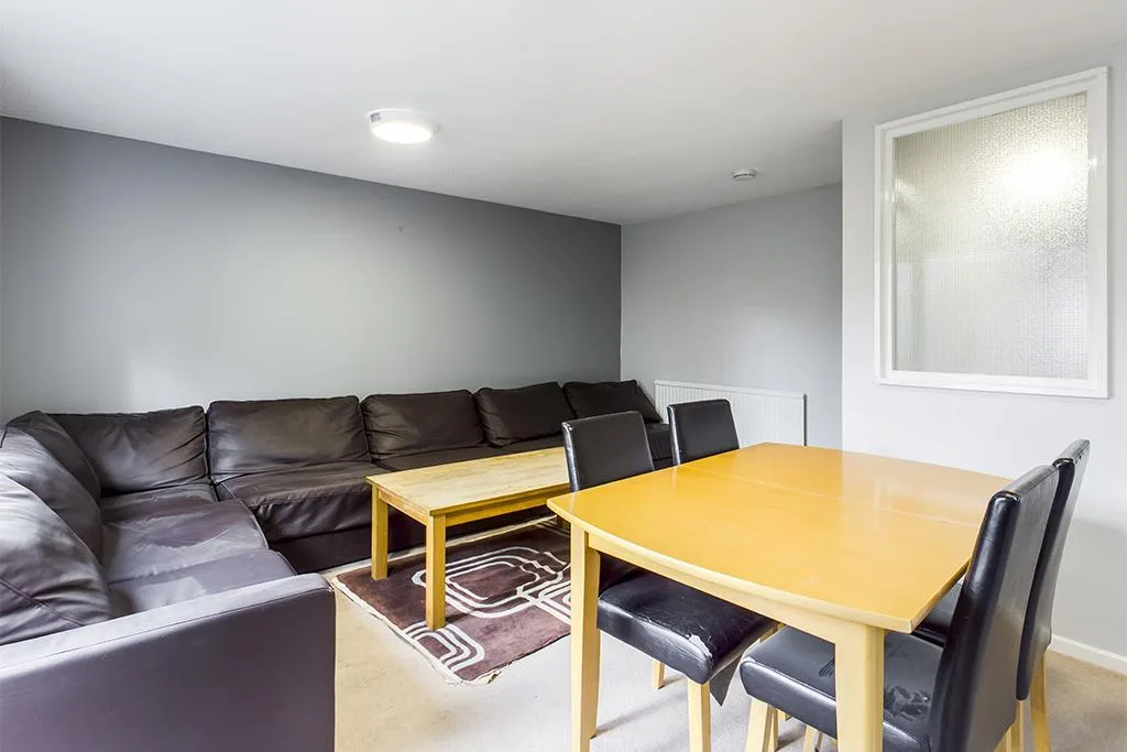 1 bedroom house share for rent