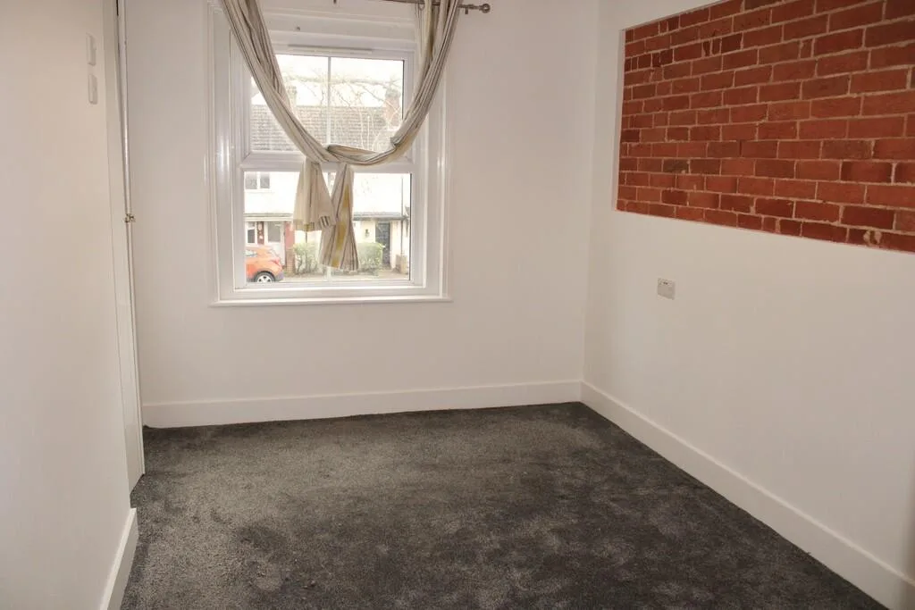 2 bedroom end of terrace house for rent